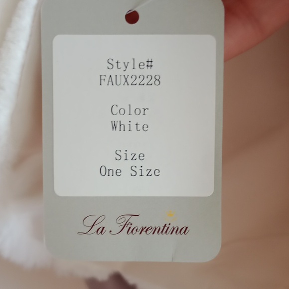 LA FIORENTINA White Faux Fur  Poncho - Picture 7 of 11